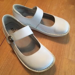 Alegria Paloma nursing shoes